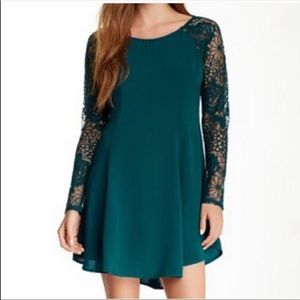 ASTR Green Lace Sleeve Dress